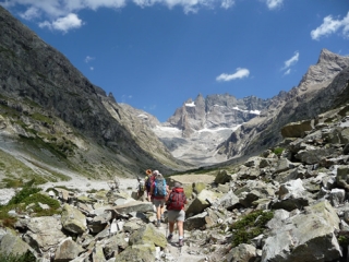 徒步旅行 Ecrins 国家公园 